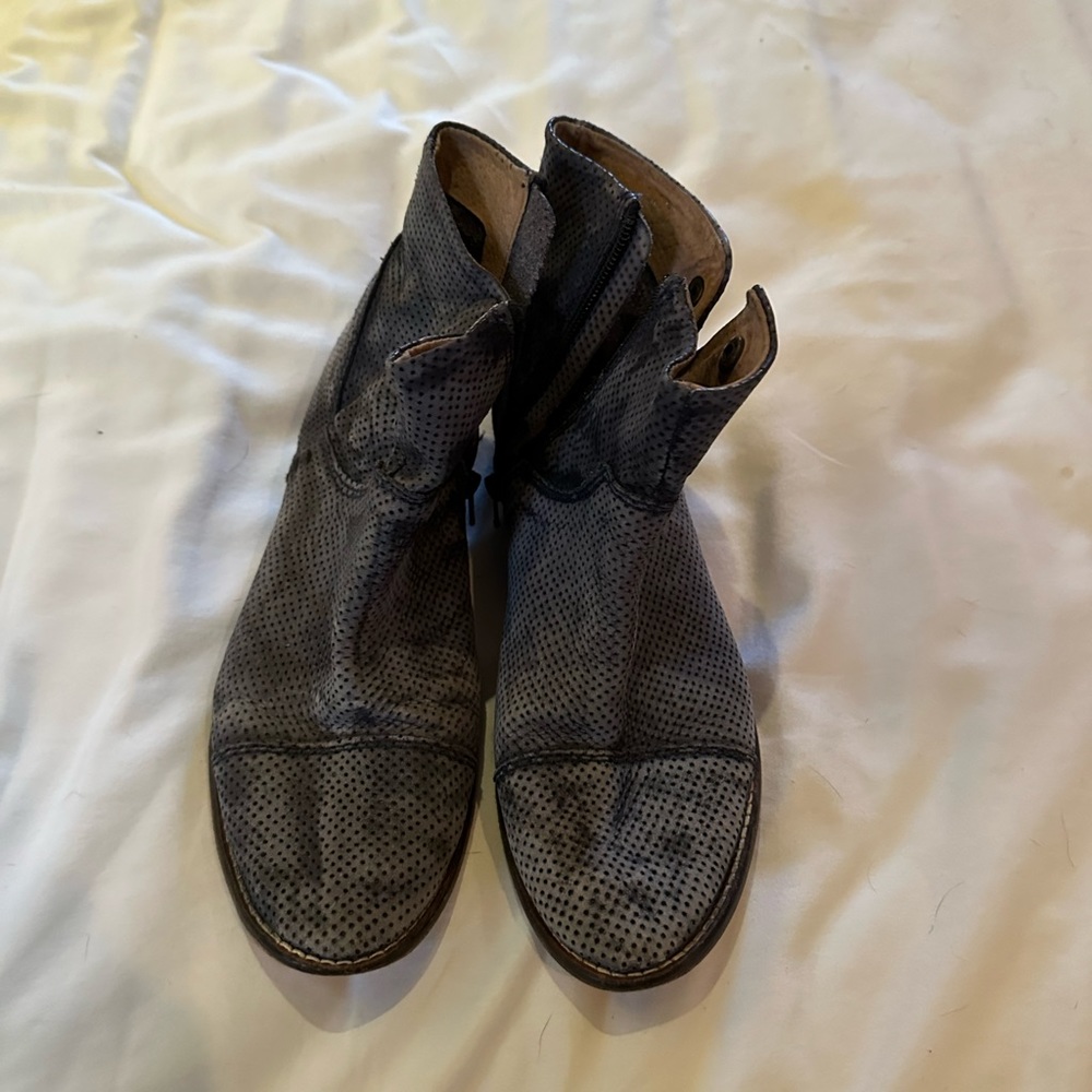 Free people booties/ low cut boots. Great condition on the boot.